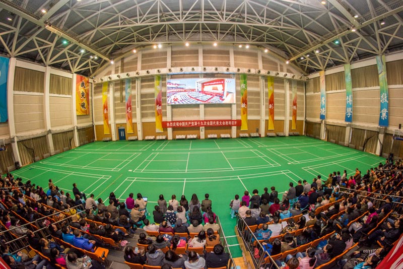 北京郵電大學近2000余名師生觀看十九大開幕會直播。