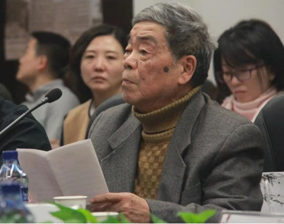 2015年，陈传才在文学院校友会成立大会上发言。中国人民大学供图