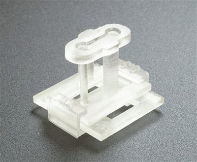 STOMP体积小巧，可轻松置于指尖，有望推动人体组织建模技术的发展，还可用于研究各种复杂疾病。图片来源：美国华盛顿大学